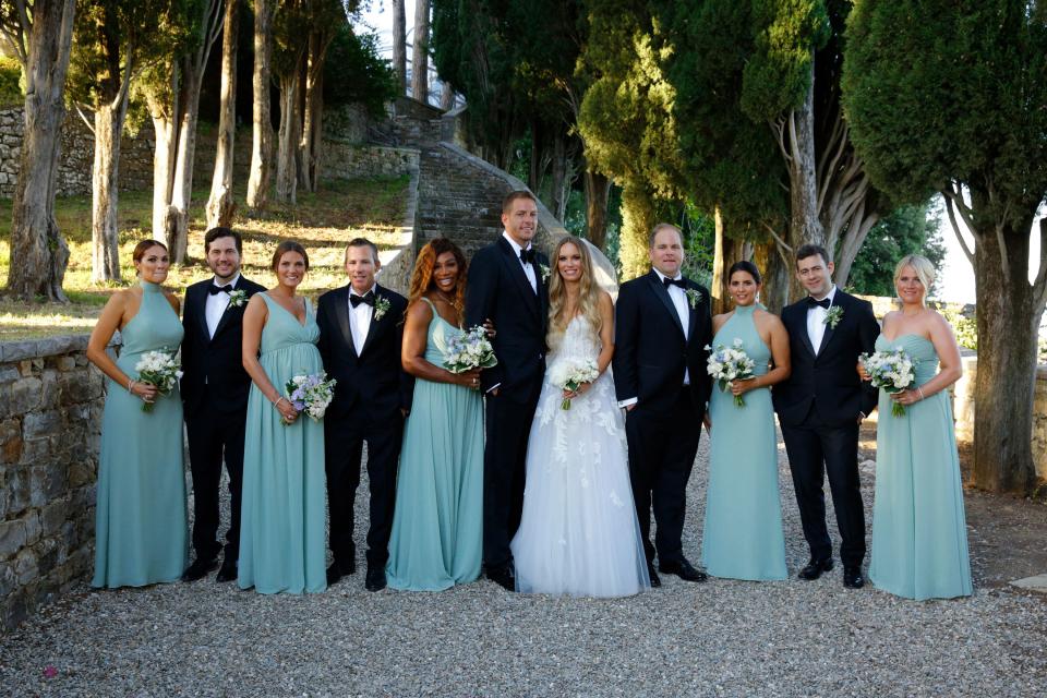 The entire bridal party post-ceremony.