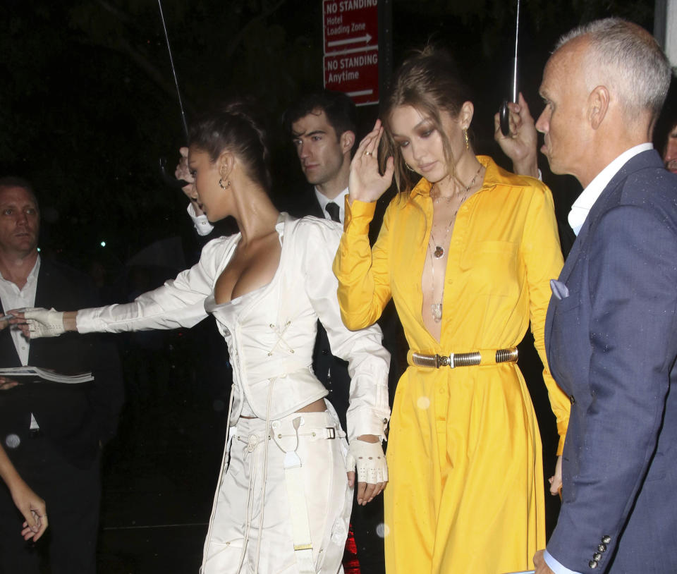 Photo by: GOTPAP/STAR MAX/IPx 2018 9/9/18 Bella Hadid and Gigi Hadid are seen outside the 1 Hotel Brooklyn Bridge in Brooklyn, New York City. (NYC)