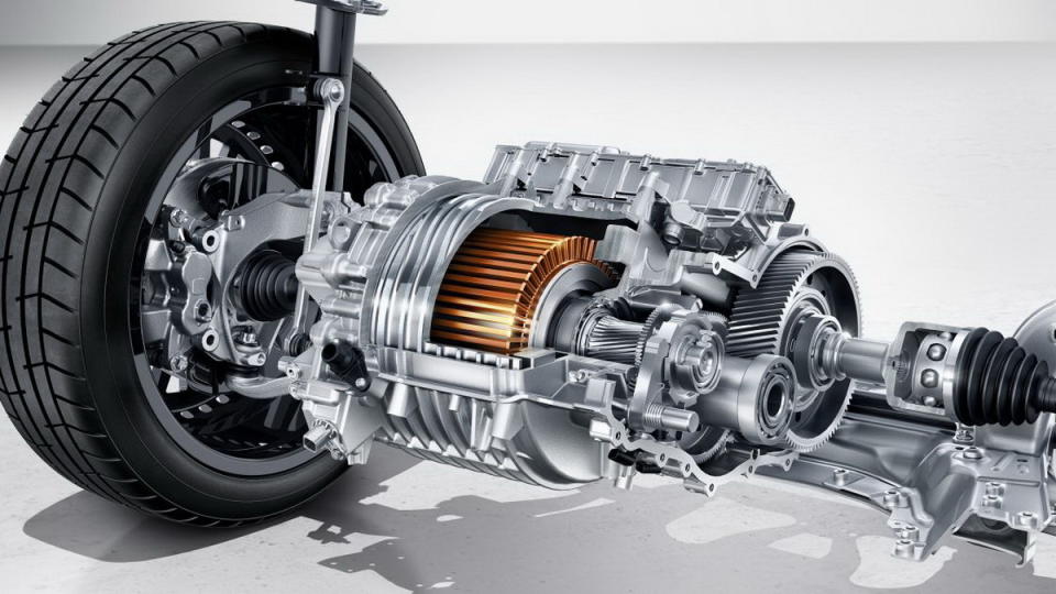 圖／2023 M-Benz EQB 300 4MATIC搭載兩套電動傳動系統，四輪驅動系統能輸出達到228hp最大馬力與390Nm最大扭力。
