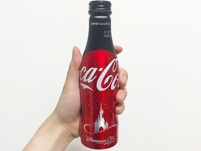 Drink, Coca-cola, Soft drink, Carbonated soft drinks, Cola, Bottle, Non-alcoholic beverage, Plant, Coca, 