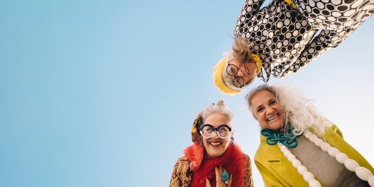 <a href="https://www.shutterstock.com/es/image-photo/low-angle-view-happy-senior-women-2113506092" rel="nofollow noopener" target="_blank" data-ylk="slk:Jacob Lund/Shutterstock;elm:context_link;itc:0;sec:content-canvas" class="link ">Jacob Lund/Shutterstock</a>