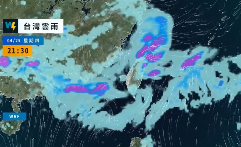 周四、五受鋒前西南風水氣移入影響，各地持續會有短暫陣雨或雷雨。（圖／翻攝自天氣風險 WeatherRisk 臉書）