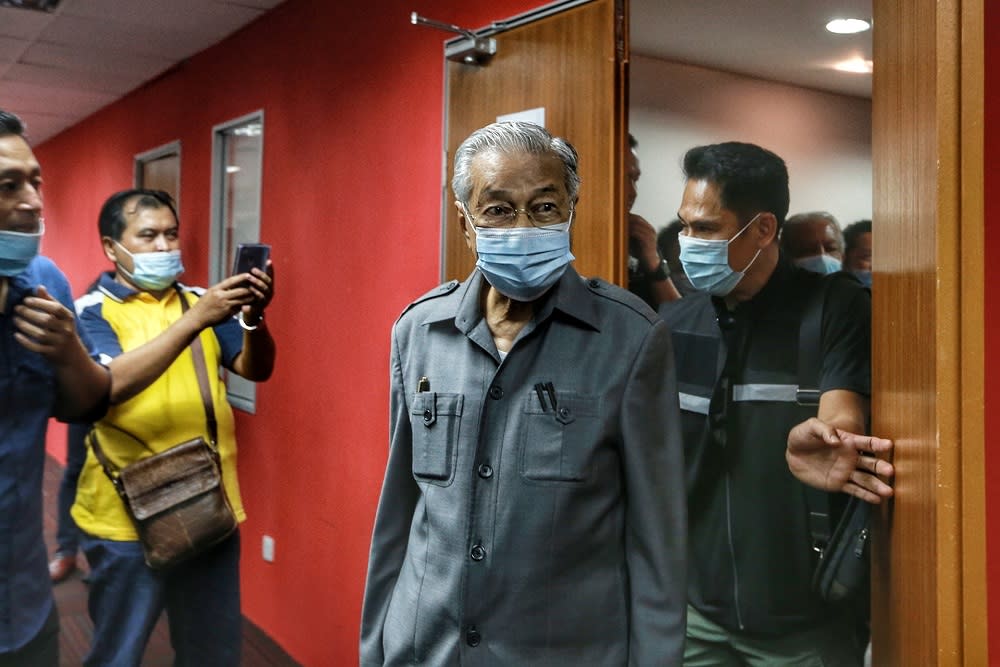 Tun Dr Mahathir Mohamad leaves after a press conference at Yayasan Selangor building in Petaling Jaya May 29, 2020. — Picture by Ahmad Zamzahuri