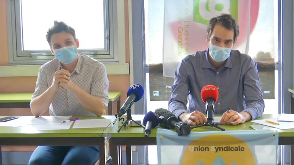 Thomas Mandroux (à droite), président de l'Union syndicale Sciences Po Grenoble, lors d'une conférence de presse le 9 mars 2021. - BFMTV