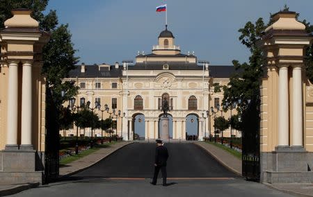 FILE PHOTO: A general view of Konstantinovsky (Konstantin) Palace in the suburbs of St. Petersburg, Russia, September 1, 2013. REUTERS/Alexander Demianchuk/File Photo