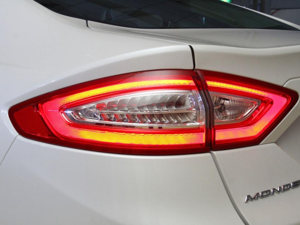 獨特的全環式LED尾燈組，能輕易識別出所屬車型。