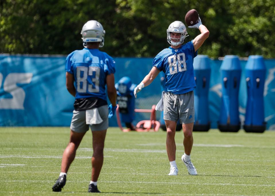 Detroit Lions wide receiver <a class="link " href="https://sports.yahoo.com/nfl/players/40590" data-i13n="sec:content-canvas;subsec:anchor_text;elm:context_link" data-ylk="slk:Chase Cota;sec:content-canvas;subsec:anchor_text;elm:context_link;itc:0">Chase Cota</a> (88) practices with wide receiver Dylan Drummond (83) during OTAs at Detroit Lions headquarters in Allen Park on Thursday, June 1, 2023.