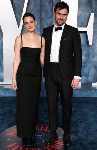 Jenny Slate and husband Ben Shattuck at the 2023 Vanity Fair Oscar Party .