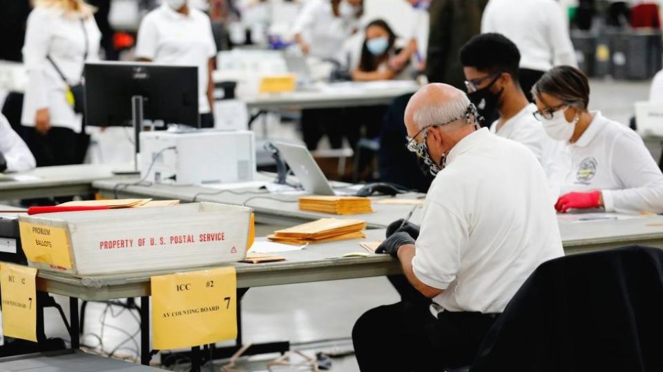 Conteo de votos en Detroit, Michigan.