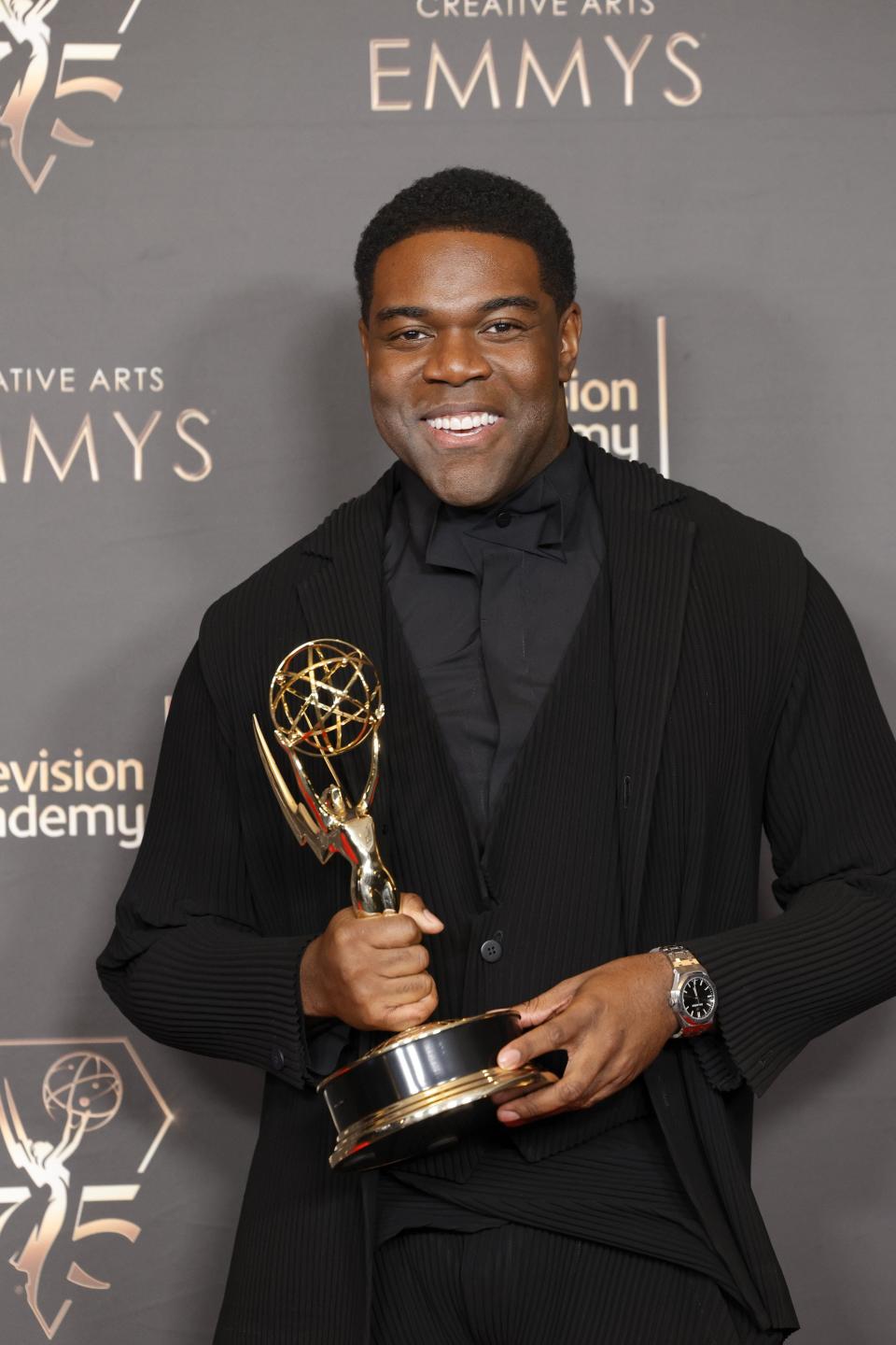 Sam Richardson poses with the Outstanding Guest Actor in a Comedy Series award during the 2024 Creative Arts Emmys at Peacock Theater on Jan. 6, 2024, in Los Angeles.