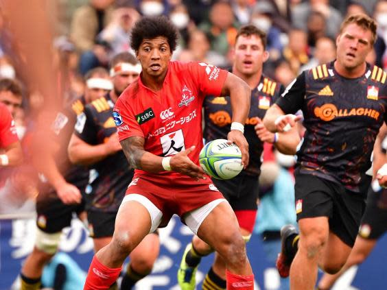 Garth April of Sunwolves looks for passing options against Chiefs in February (Getty Images)