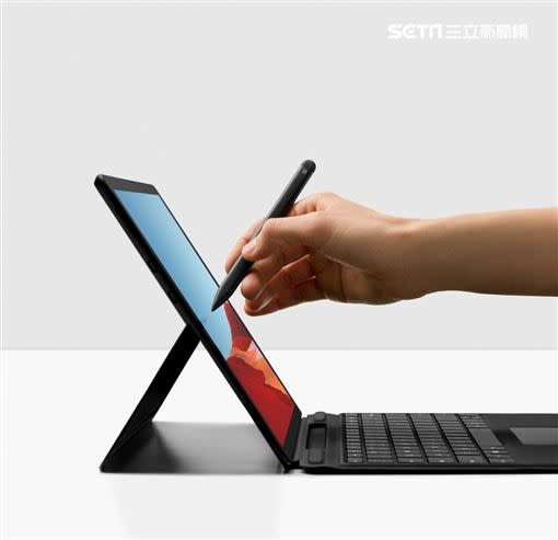 Surface Family新成員Surface Pro X 正式在台上市，行動力與續航力特別強化（圖／台灣微軟提供）