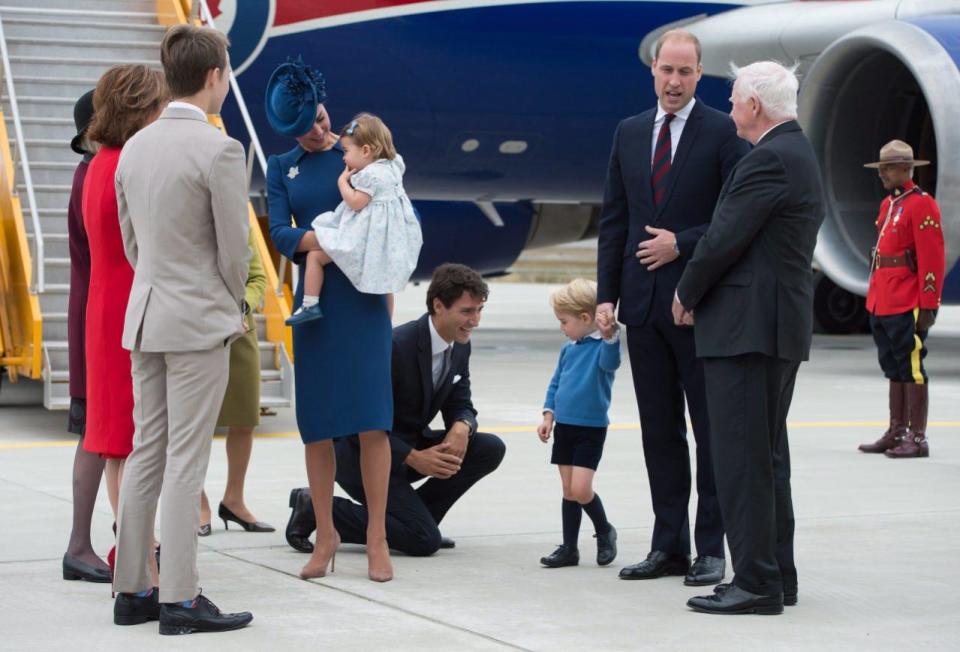 Prime Minister Justin Trudeau kneels to talk to Prince George as his father speaks with Governor General David Johnston upon arrival in Victoria, B.C., on Saturday, September 24, 2016. THE CANADIAN PRESS/Jonathan Hayward