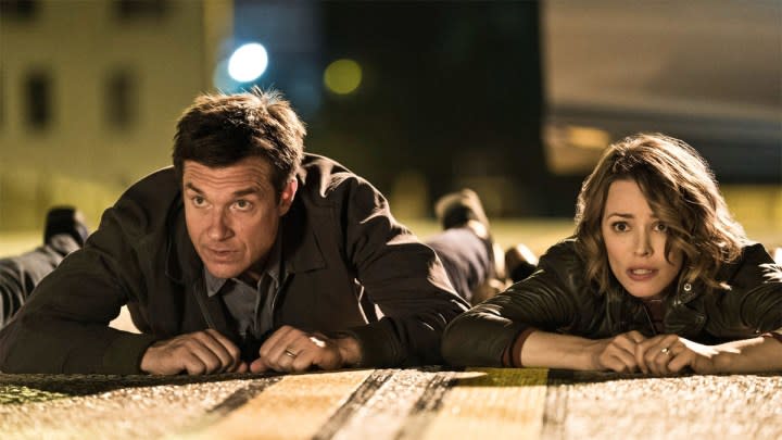 Jason Bateman and Rachel McAdams in Game Night.