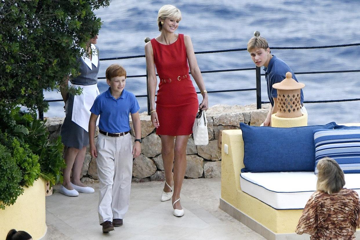 EXCLUSIVE: Elizabeth Debicki as Lady Diana Spencer filming 'The Crown' In Mallorca, Spain. In this scene (believed to be a recreation of a 1997 holiday the family undertook) Diana and her children arrive at a villa and are received by Mohamed Fayed. Elizabeth was filming alongside Prince William actor Rufus Kampa and Will Powell as Harry