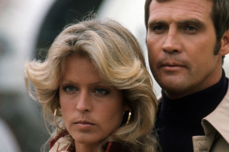 Lee Majors junto a Farrah Fawcett, una dupla muy atractiva