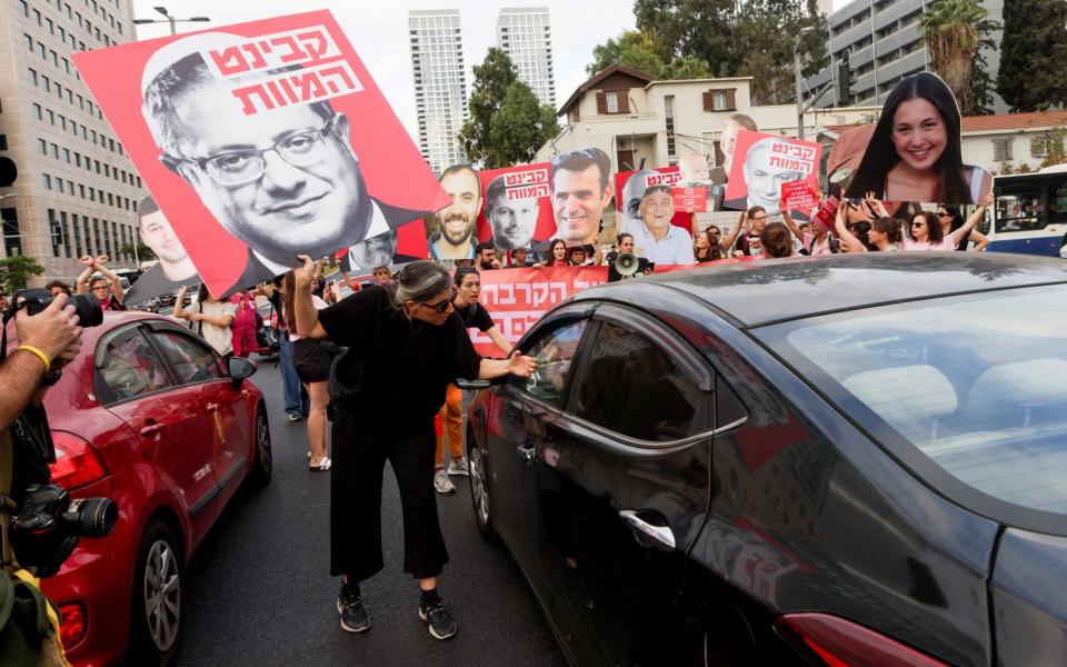 Protesters show support for hostages in Tel Aviv by blocking roads