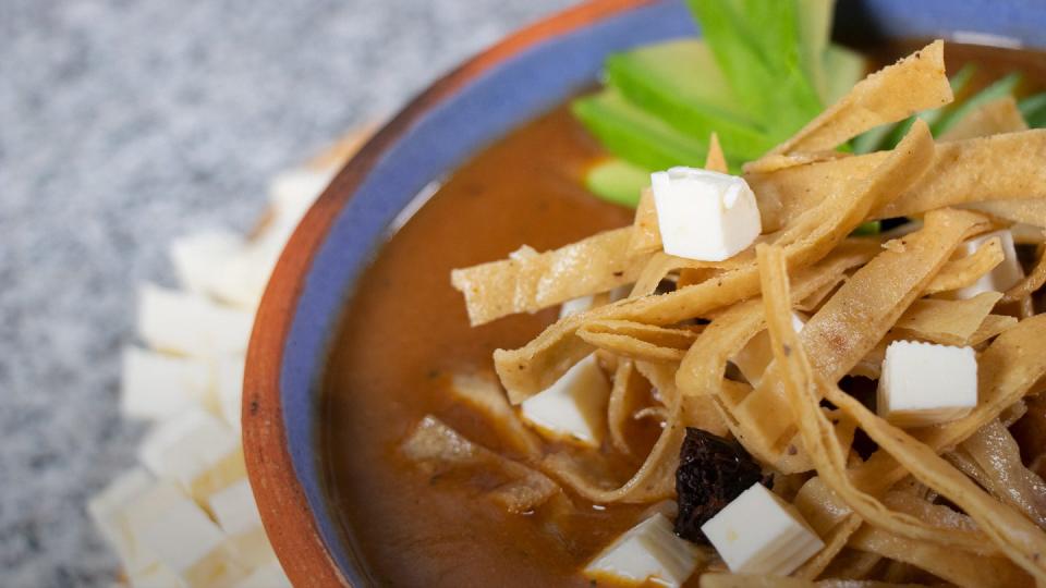 Sopa de frijol, recetas de cuaresma por menos de 100 pesos