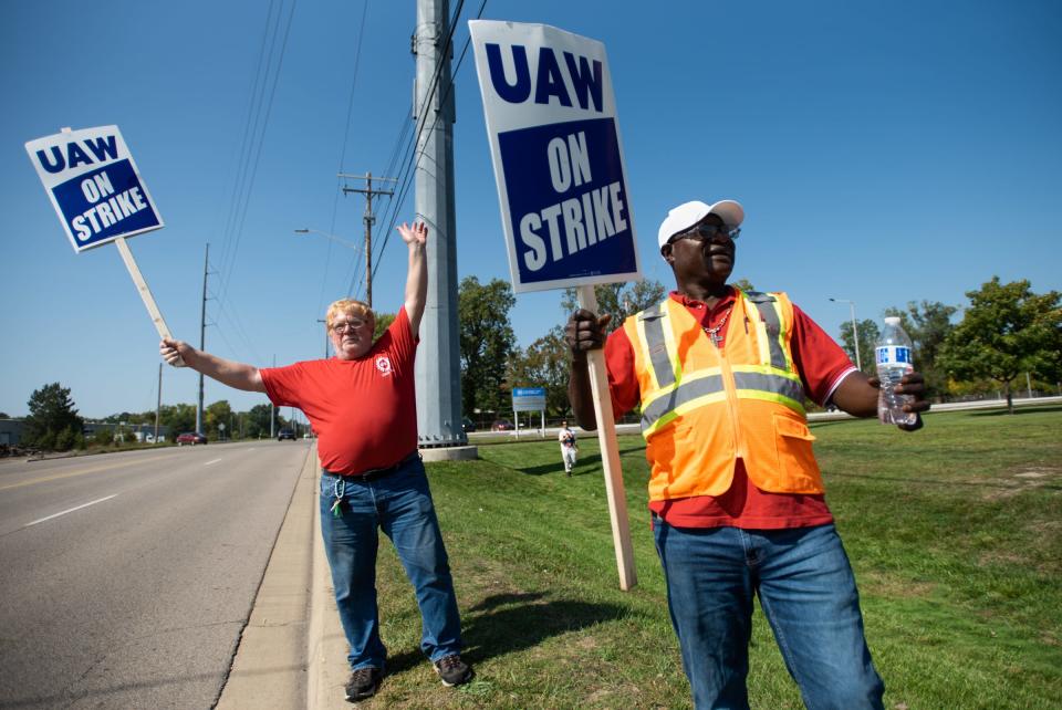 UAW Local 1753 members Dan Starr, left, and Charles Amabo picket outside of the GM Lansing Redistribution Center, Friday, Sept. 22, 2023.