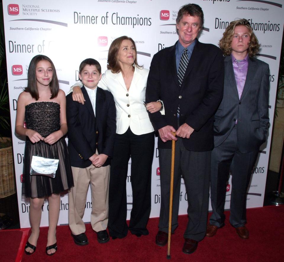 Meredith Vieira (center) and husband Richard Cohen with their family