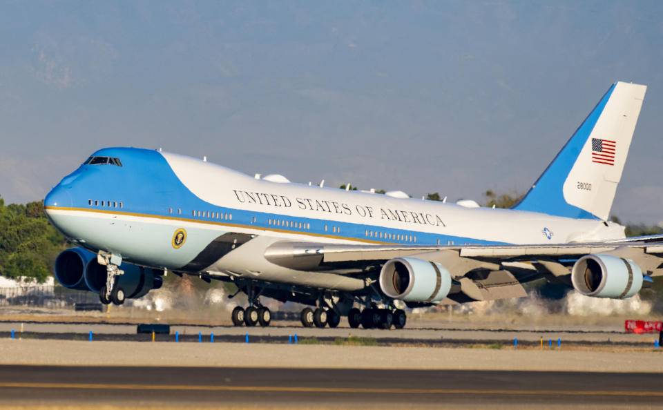 Air Force One auf dem Long Beach Airport in Kalifornien bei einem Besuch von Joe Biden in dem US-Staat.