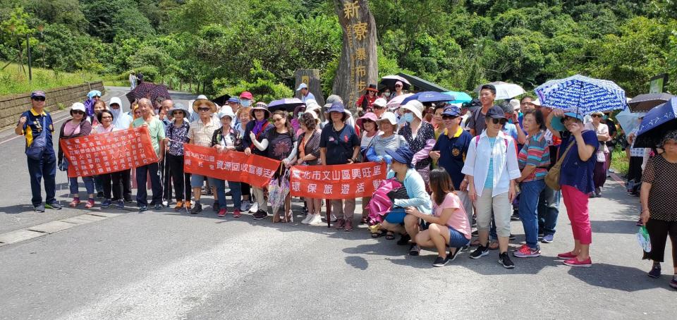 近期興旺里舉辦旅遊活動，報名熱烈，浩浩蕩蕩快樂出遊。（圖：興旺里辦公室提供）