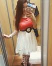 <p>Es war DER Hype diesen Sommer: Pokémon. Klar, dass dieser Trend auch an Halloween nicht fehlen darf. Weißer Rock, rotes Top und mit Pappe und Stift einen Gürtel gebastelt – fertig ist das Pokéball-Kostüm. (Bild: Instagram.com/so_breeezzzzy)</p>