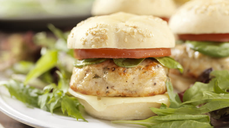 turkey burgers with salad 