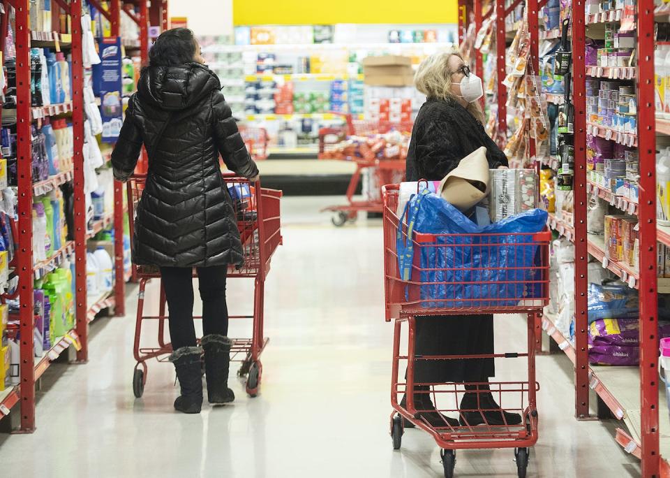 People shop in a grocery store in Montréal in November 2022. After enjoying 30 years of a relatively low and stable inflation rate, Canadians are grappling with the highest levels of inflation seen in nearly four decades. THE CANADIAN PRESS/Graham Hughes