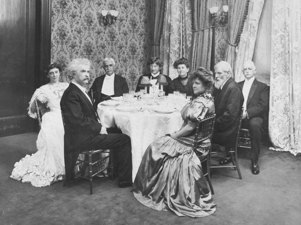 Mark Twain seated at a table with his guests celebrating his 70th birthday at the famous New York restaurant Delmonico’s in 1905.