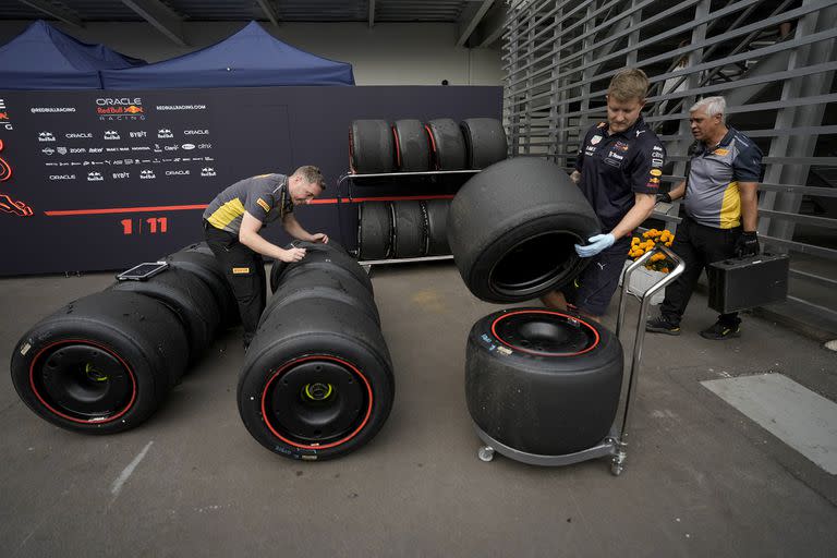 Los neumáticos fueron protagonistas importantes de la segunda sesión de entrenamientos en el autódromo Hermanos Rodríguez.