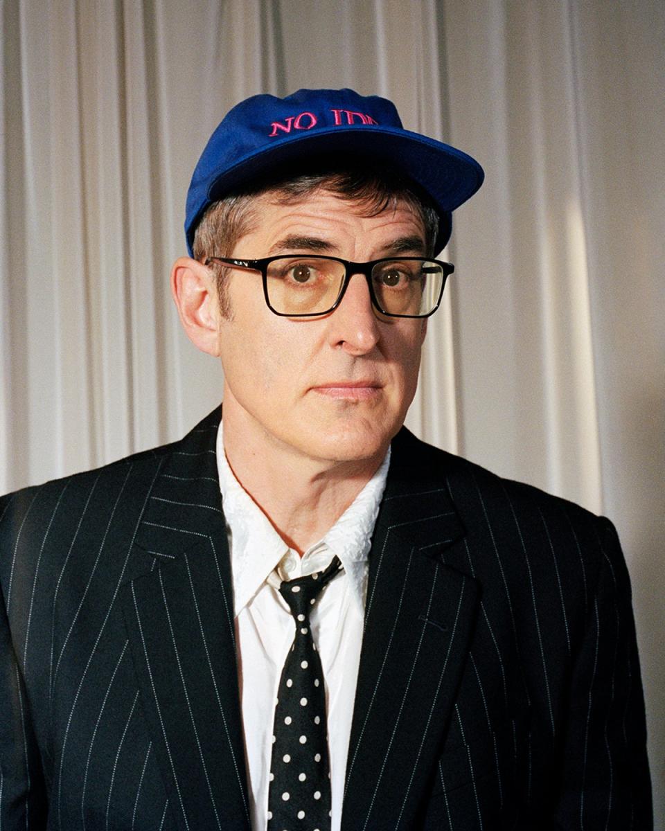 Louis Theroux photographed by Camille Vivier for ES Magazine. He wears a hat by Idea LTD and suit, shirt and tie by Dries Van Noten (ES Magazine)