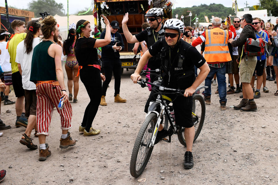 <p>Revellers high five the police at Worthy Farm in Somerset during the Glastonbury Festival in Britain, June 22, 2017. (Photo: Dylan Martinez/Reuters) </p>