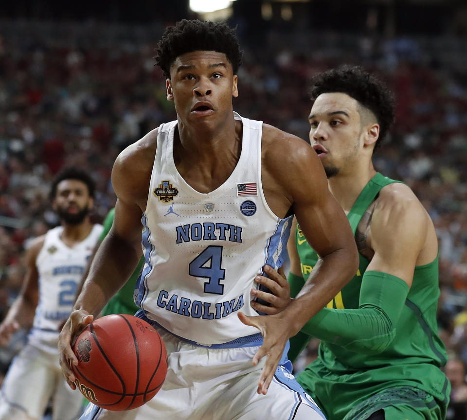 North Carolina's Isaiah Hicks (4) drives against Oregon's Keith Smith during the first half in the semifinals of the Final Four NCAA college basketball tournament, Saturday, April 1, 2017, in Glendale, Ariz. (AP Photo/Charlie Neibergall)