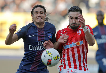 Football Soccer - Nancy v Paris Saint-Germain - French Ligue 1 - Marcel Picot stadium, Nancy, France - 15/10/16. Nancy's Erick Cabaco challenges Paris Saint-Germain's Edinson Cavani . REUTERS/Vincent Kessler