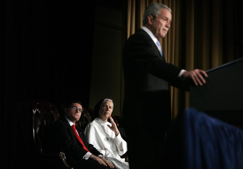 In 2007, Leonard Leo shares the stage at the National Catholic Prayer Breakfast with President George W. Bush, whom he advised on two Supreme Court picks. (Photo: JIM WATSON via Getty Images)