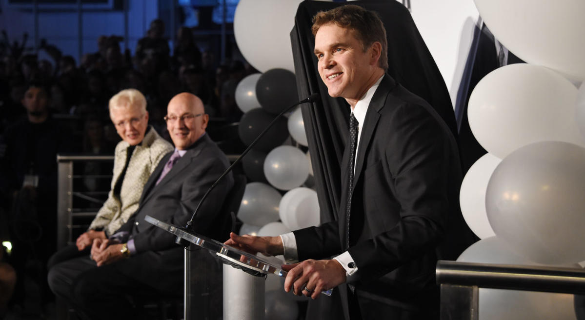 Kings President Luc Robitaille talks Global Series, Behind The
