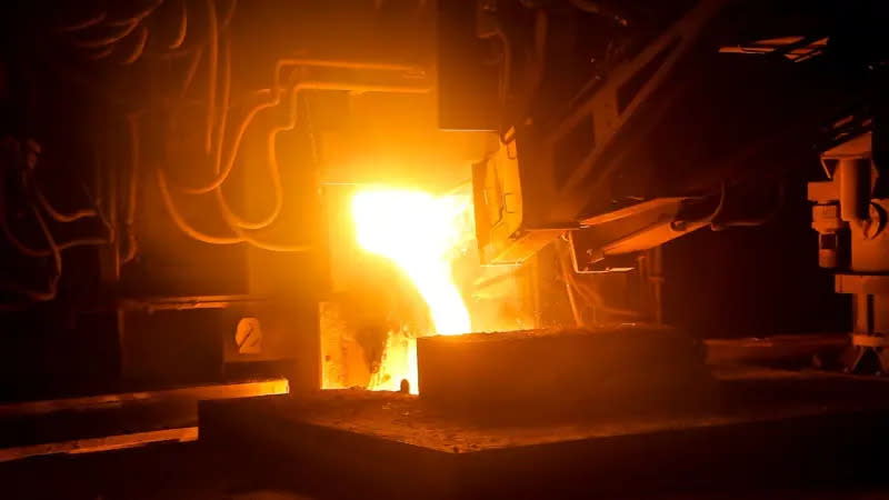 ▲日本製鐵位於大分縣的一間工廠，一位男性工作人員疑似不慎跌入煉鋼爐身亡，目前在爐中發現了類似人骨的物體，但還要進一步進行DNA鑑定工作確認。（煉鋼爐示意圖／翻攝自Pixabay）