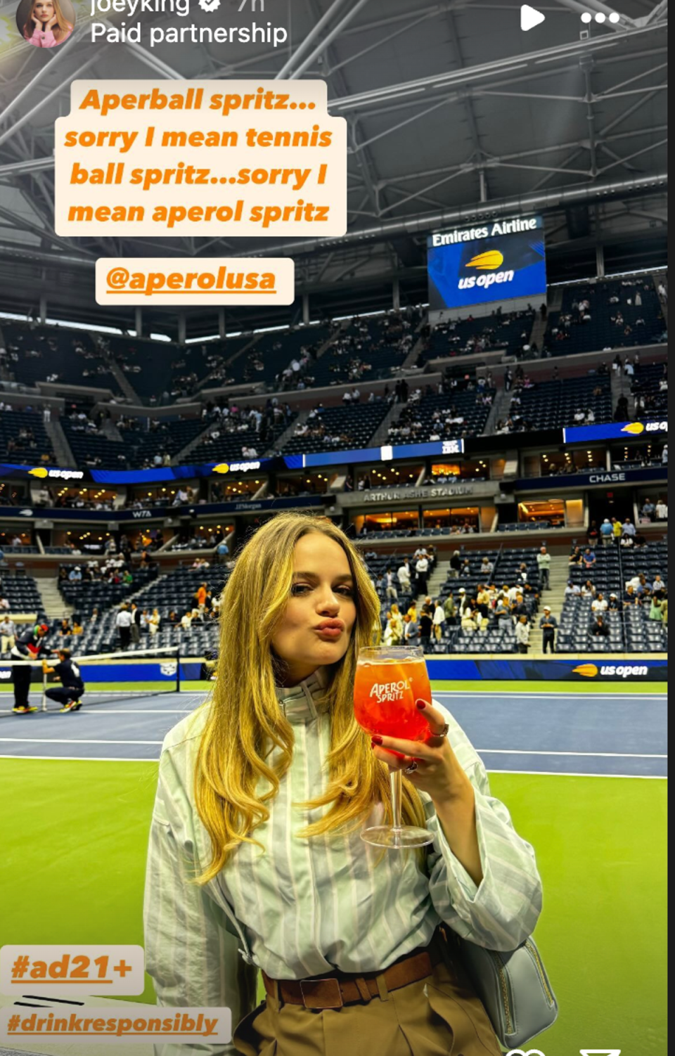 Joey King poses with Aperol as she attends US Open on September 6 (@joeyking / Instagram)