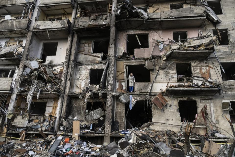 <div class="inline-image__caption"><p>Ukrainians clean up debris after a residential building was hit by Russian missiles in south Kyiv, Ukraine, February 2022.</p></div> <div class="inline-image__credit">Lynsey Addario for The New York Times</div>