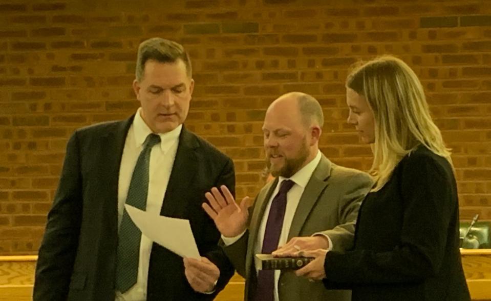 Mayor Michael Puzio (left) swears in Councilman Douglas Brookes at Rockaway Township's 2019 reorganization meeting.