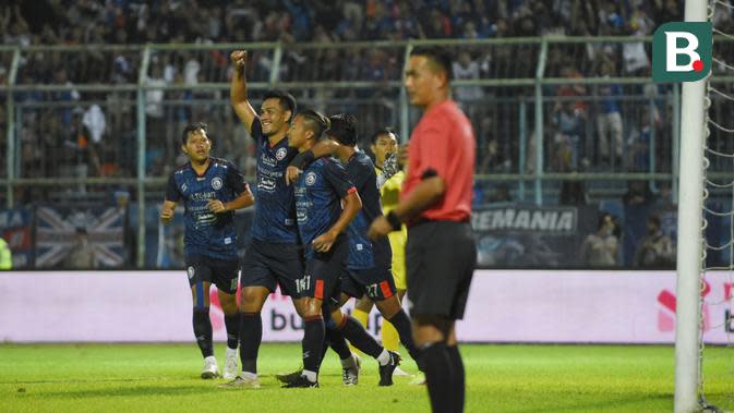 Dendi Santoso berhasil mencetak dua gol saat Arema menang dalam uji coba lawan PSIS Semarang. (Iwan Setiawan/Bola.com)