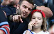 Harper Seven wirkt schon ganz cool. Ihr Name klingt aber nicht nur ungewöhnlich, sondern er hat auch eine Bedeutung: Harper Lee ist Victoria Beckhams Lieblings-Autorin, Seven (Sieben) war die Trikotnummer vom Papa beim Fußballclub Manchester United. (Bild: Alex Grimm/Getty Images)