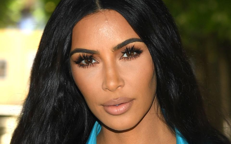 Wie viele andere Prominente rief auch Kim Kardashian ihre Fans dazu auf, wählen zu gehen: "Wenn ihr in der Schlange steht und die Frist zum Wählen abläuft, bleibt dort. Sie müssen euch reinlassen", twitterte der Reality-TV-Star. (Bild: 2018 Getty Images/Pascal Le Segretain)