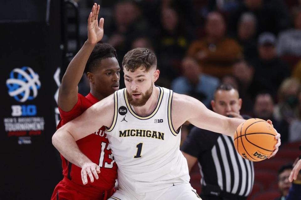 Former Michigan center Hunter Dickinson is widely regarded as the top transfer in the college basketball portal this offseason.