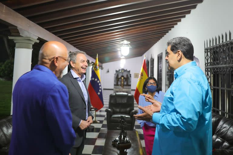 El presidente de Venezuela, Nicolás Maduro, recibe al expresidente español José Luis Rodríguez Zapatero en Caracas.  POLITICA PRESIDENCIA DE VENEZUELA
