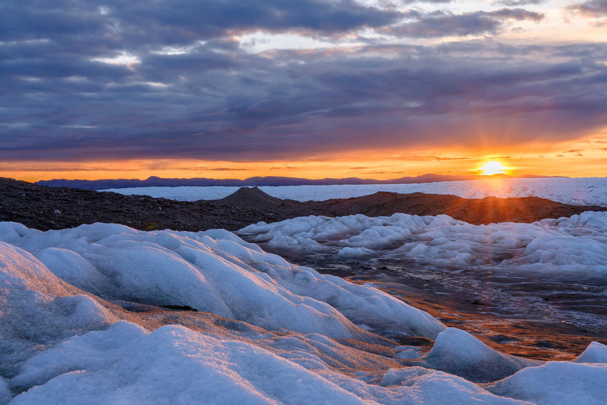 Melting Polar Ice Slows Earth\'s Rotation, Leading to Possible Leap Second