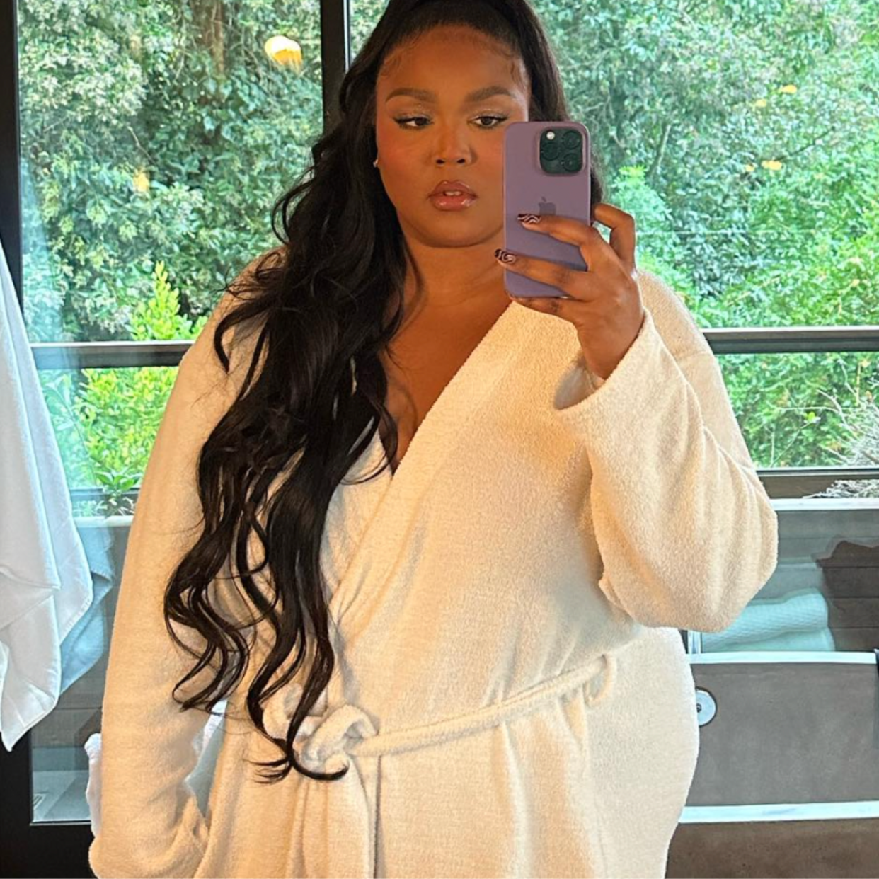  Lizzo Instagram selfie. 