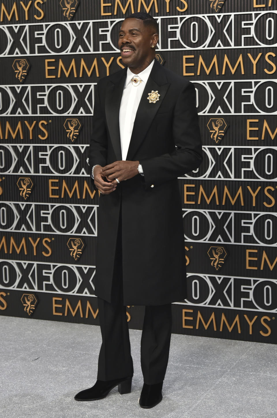 Colman Domingo llega a la 75a edición de los Premios Emmy el lunes 15 de enero de 2024 en el Teatro Peacock de Los Ángeles. (Foto Richard Shotwell/Invision/AP)