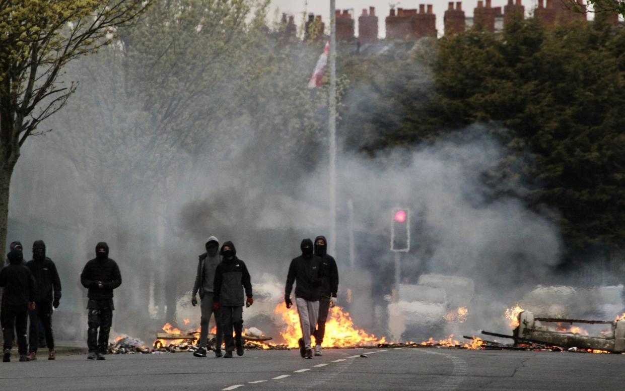 Loyalists burn bins and furniture during a protest on Lanark Way, near the 'Peace Gate' in Belfast - Conor Mccaughley/Anadolu Agency 